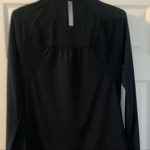 EUC Under Armour UA Run zip up jacket back pleats - Picture 4 of 9